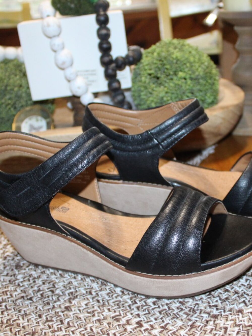 NWT Clark Hazelle Alba Quilted strap wedge sandals 9 1/2 WIDE FABULOUS!! - Picture 7 of 12